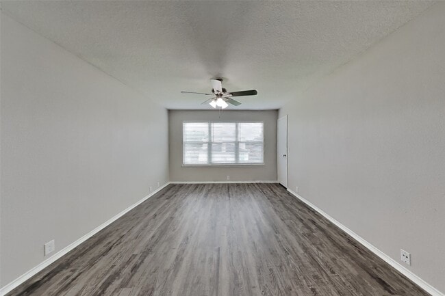 Photo - 14906 Sugarhollow Dr
