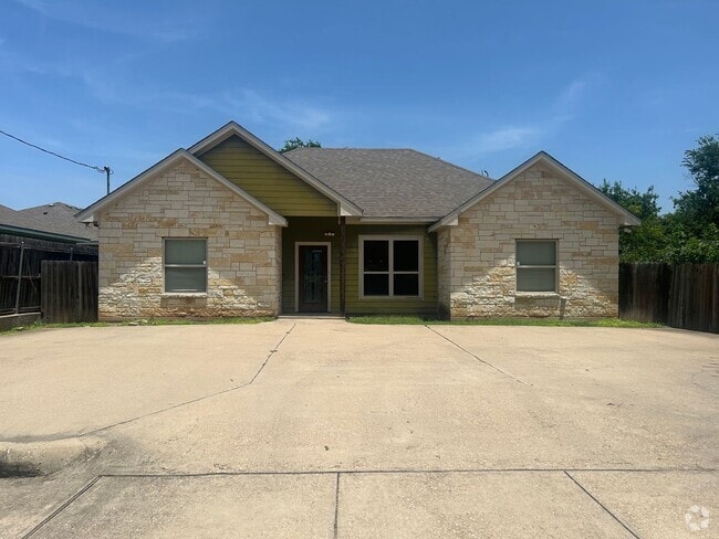 Building Photo - Spacious 4/4 House Near Baylor Campus!