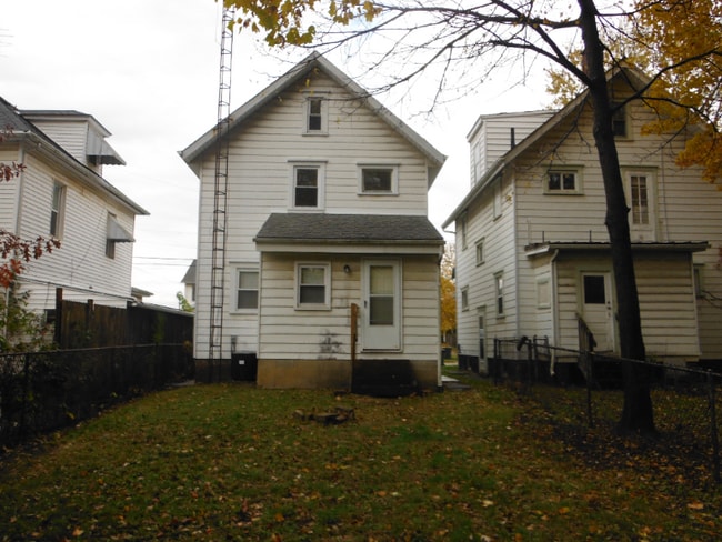 Photo - 1520 Frazer Ave NW