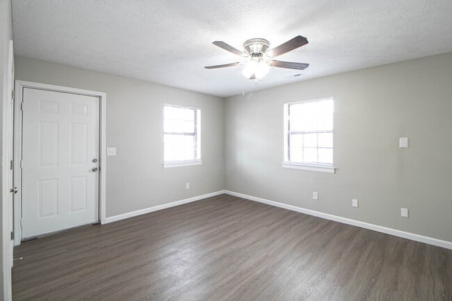 Photo - 11-411 Thompsonville Ln