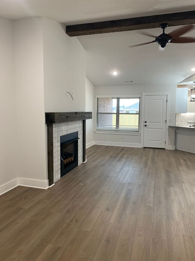 Photo - 301 Citation St