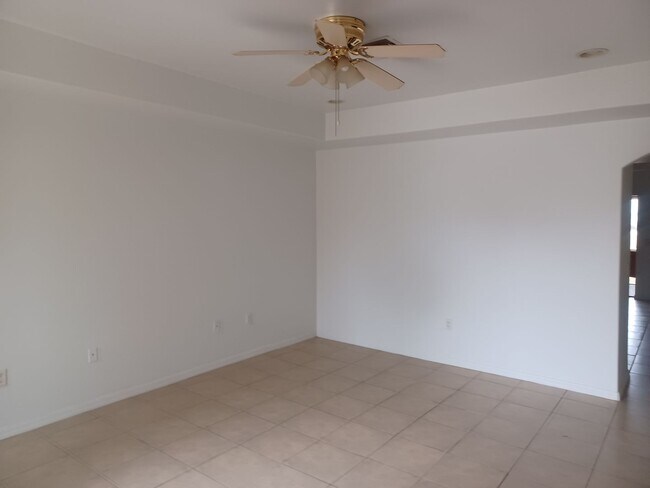 Photo - 3018 SE Santa Barbara Pl