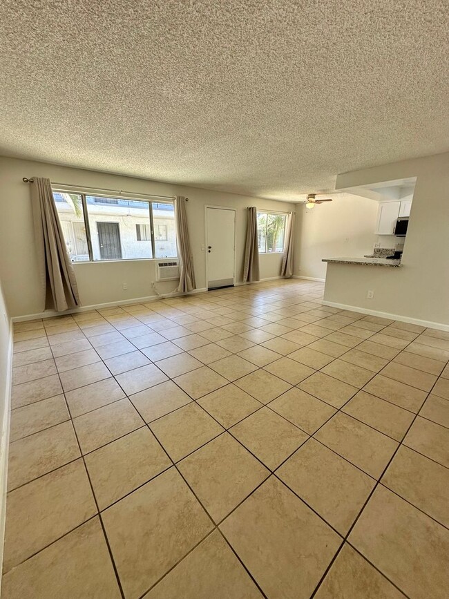 Building Photo - BEAUTIFUL 2 BD/1 BATH Unit 25 Rental