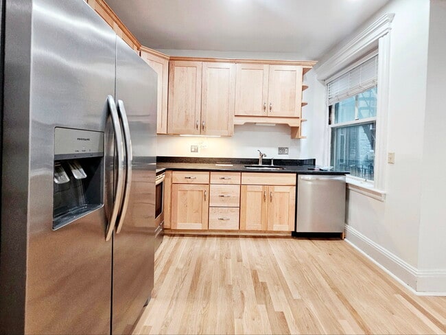 Building Photo - 1768 Beacon St Unit 33