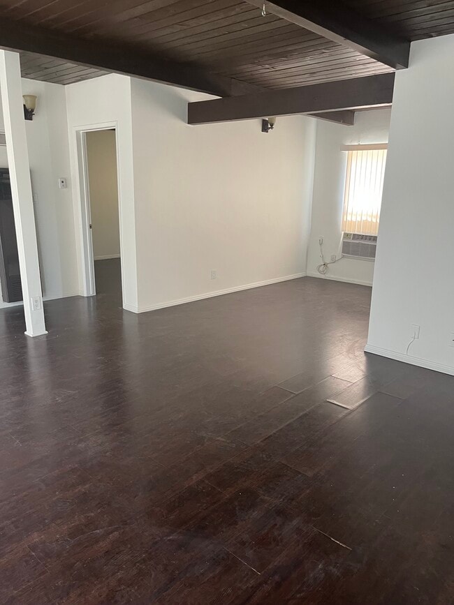 Building Photo - 12940 Burbank Blvd Rental