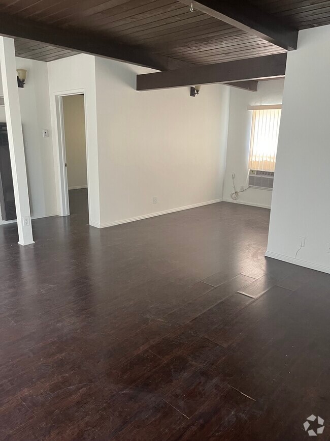 Building Photo - 12940 Burbank Blvd Rental