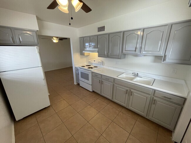 Photo - 1520 W 5th St