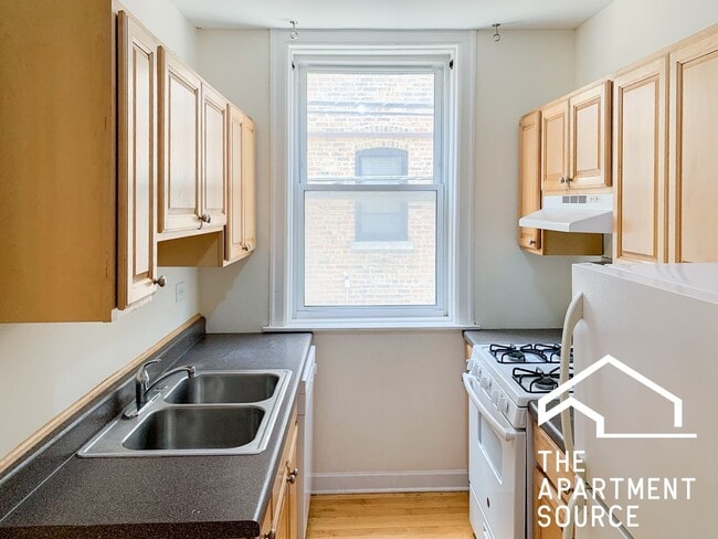 Building Photo - 5208 N Damen Ave Unit 2