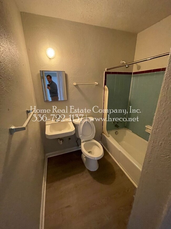 Photo - 615 W Twenty-Third St Unit 615-D