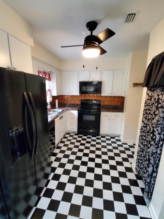 Photo - 4940 Brighton Dr