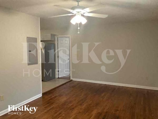 Photo - 6064 Blackhawk Trail SE