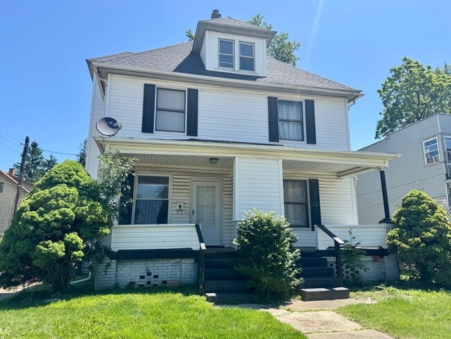 Building Photo - 1538 Woodland Ave NW Unit 1538