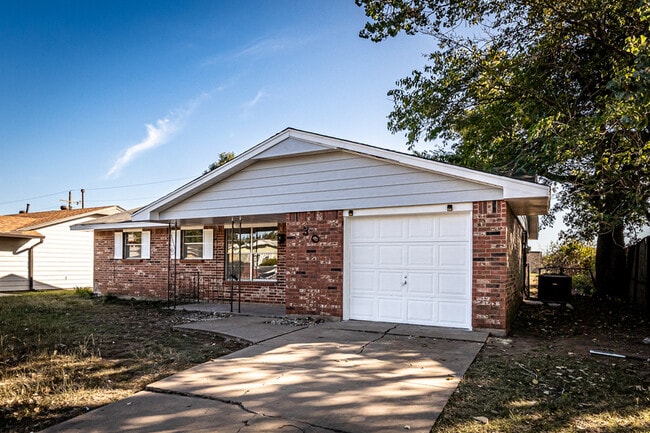 Photo - 305 NE Angus St