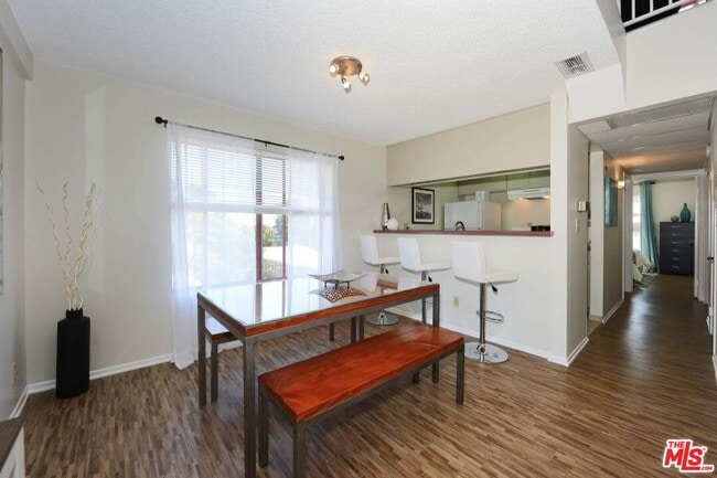 Photo - 3600 Bagley Ave Unit 305