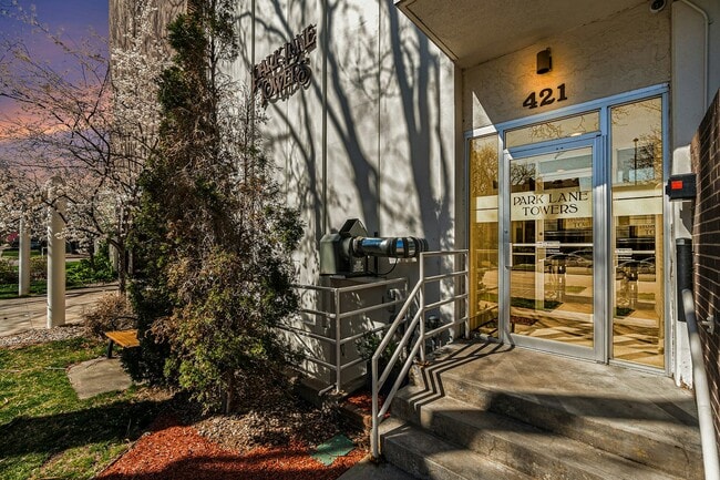 Building Photo - 421 S Howes St Unit S602