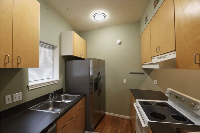 Photo - 404 Rosalie St