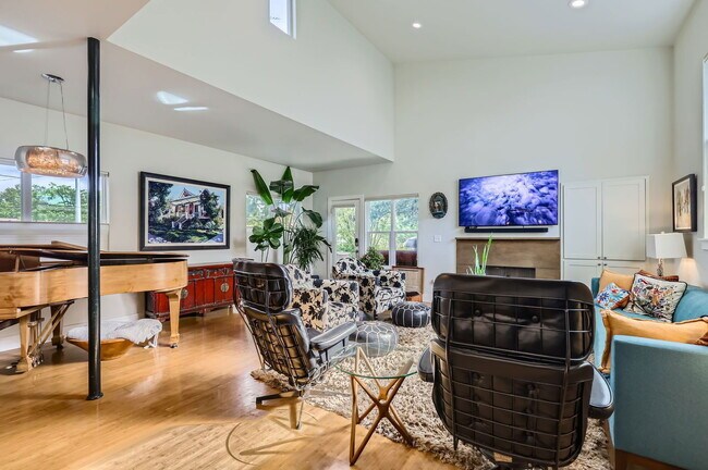 Photo - 1211 W Mary St