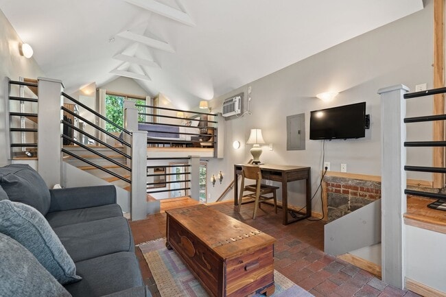 Building Photo - 200 Purefoy Rd Unit 200 Purefoy- C