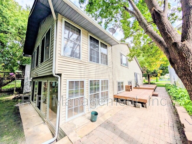 Photo - 850 9th Ave NW