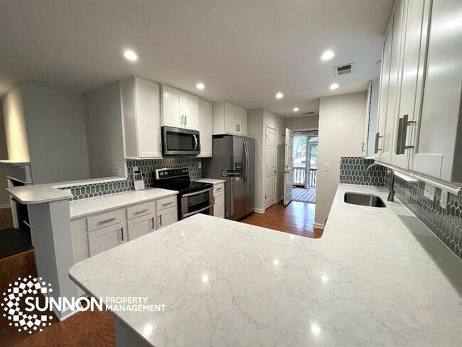 Building Photo - 3 bed / 2 bath Bungalow in the Heart of NoDa! Rental