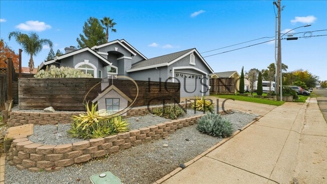 Photo - Stunning Single Story Fair Oaks Rental with Large Backyard in GREAT LOCATION!