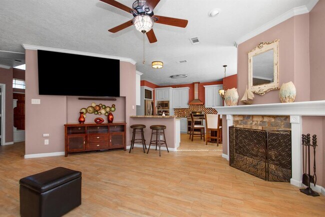 Photo - 18435 Lakeview Cir