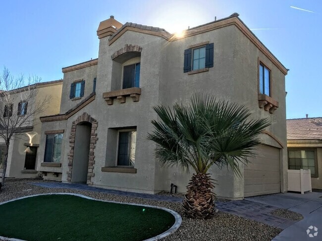 Building Photo - Great 3 bedroom 2.5 Townhouse with a 2 car...