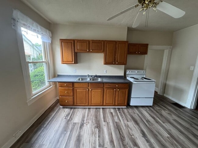 Photo - Charming 2 Bedroom Bungalow