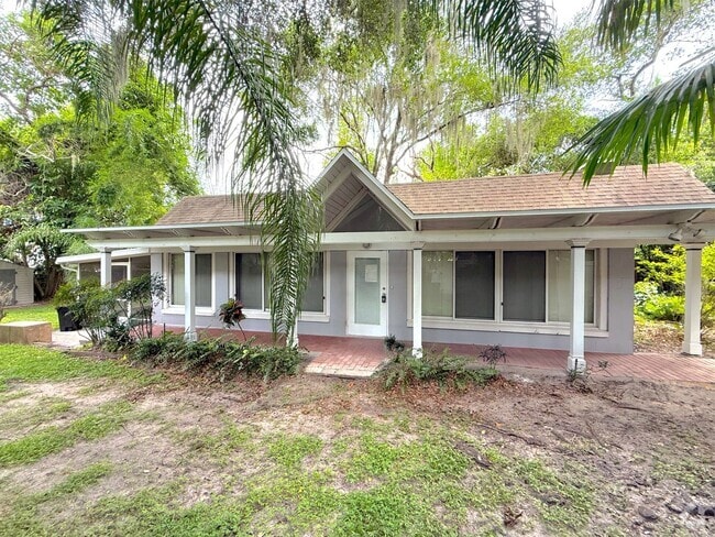 Building Photo - 2/2 Home in College Park with lots of char...