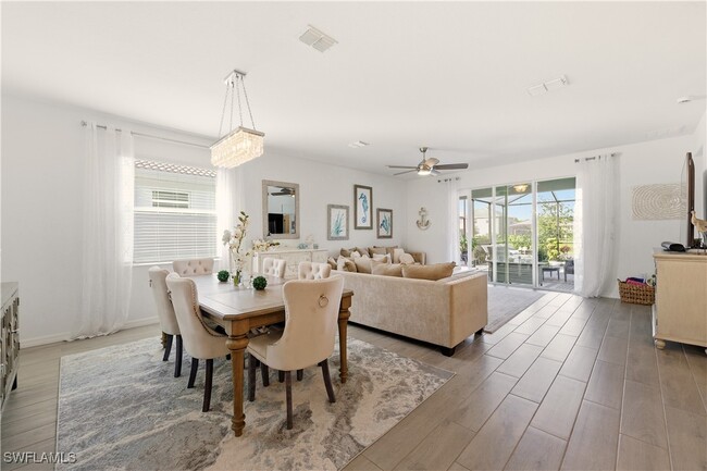 Photo - 2537 Kona Wy