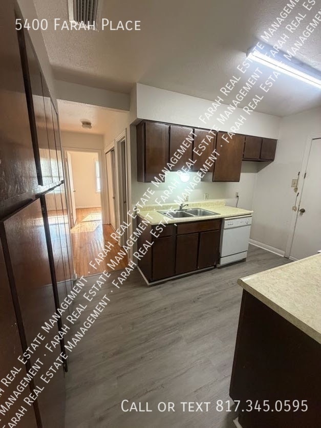 Photo - 5400 Farah Pl
