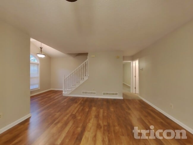 Photo - 649 Stratford Dr