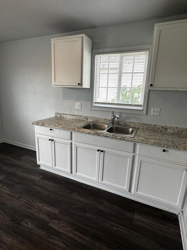 Photo - 7200 Edgeton St