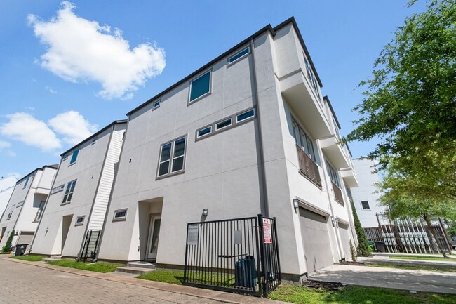 Photo - 411 N Nagle St