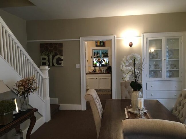 Photo - 1425 E Broadway