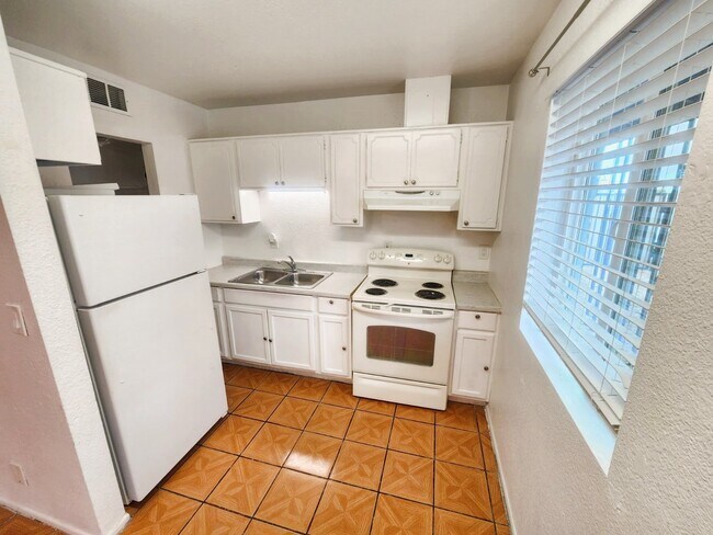337 N 93rd St Unit 2