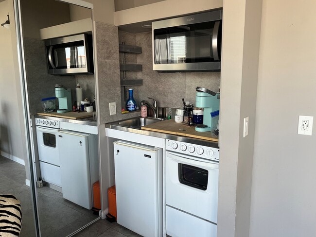 Photo - 2016 Main St Unit 2309