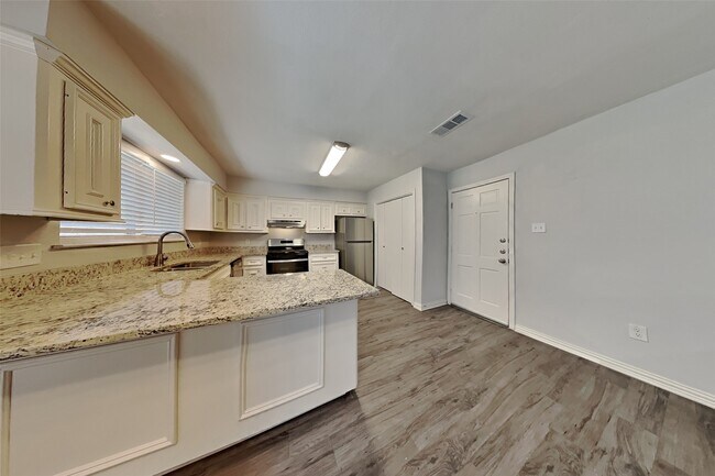 Photo - 4135 Lufborough Dr