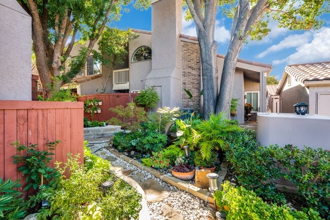 Building Photo - Charming 2 Bed, 2 Bath Condo in North Dall... Unit 203