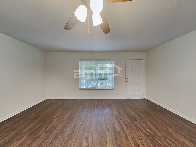 Photo - 102 Coolmore Ct