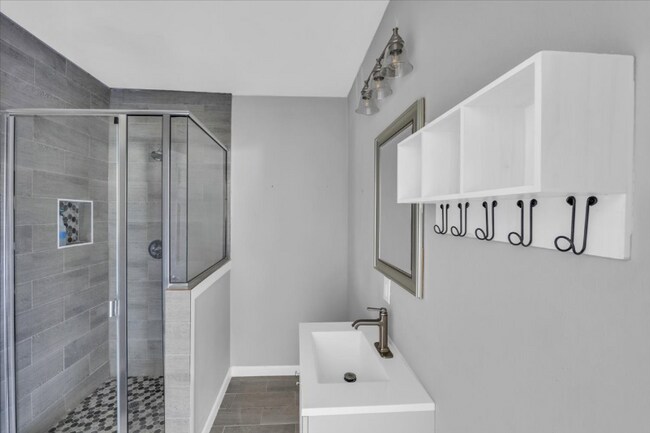 Photo - 1215 W 5th St