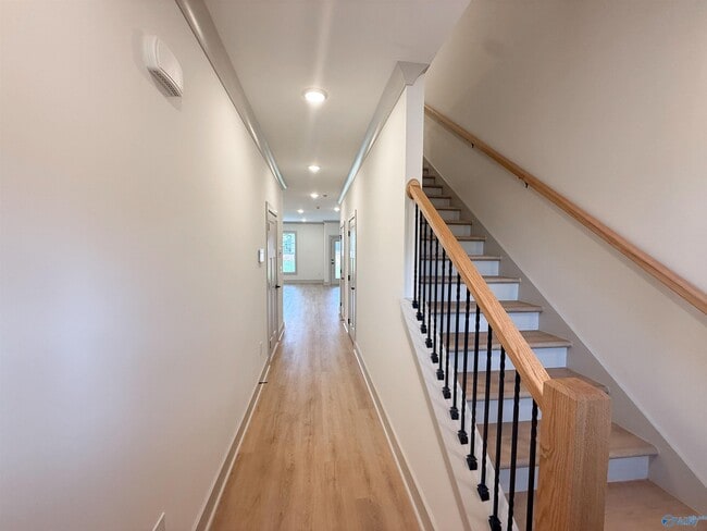 Photo - 18 Whispering Oak Dr SW