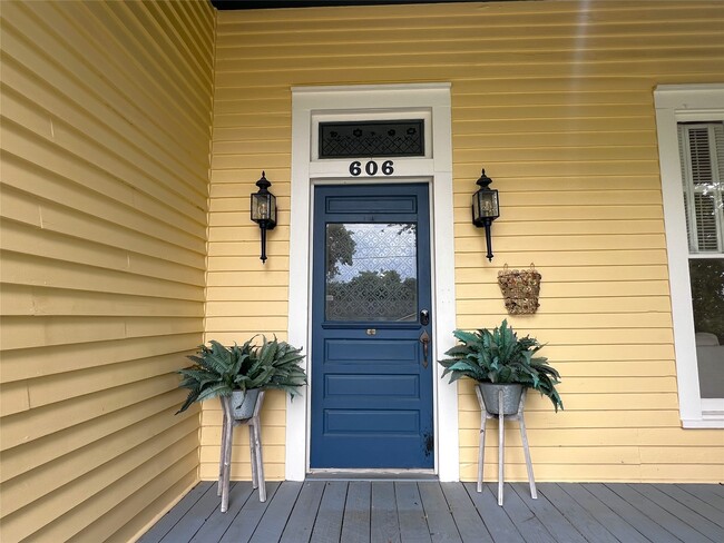 Photo - 606 Sycamore St