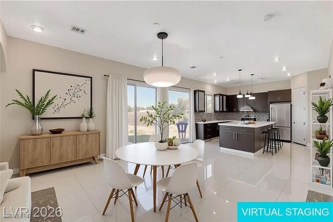 Comedor y cocina (decoración virtual) - 2554 Regency Cove Ct