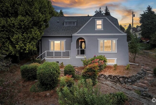 Photo - 710 Prospect Ave N