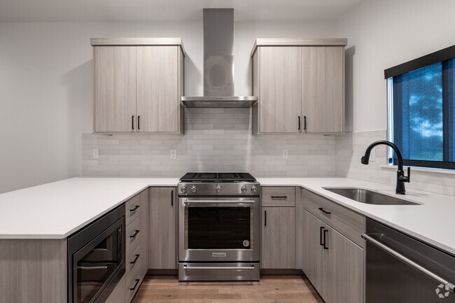 2BD, 2.5BA - 1275SF