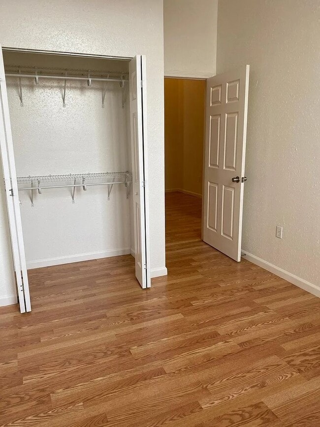 Building Photo - 117 W Washington St Unit 117 WEST WASHINGTON APT 2A