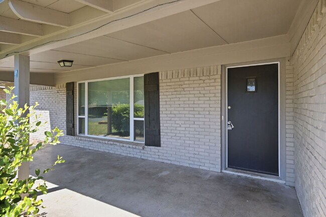 Photo - "Spacious 3-Bedroom Home in Hurst Featuring Two Living Areas Plus a Bonus Room!"
