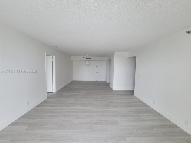 Photo - 3300 NE 191st St Unit 814