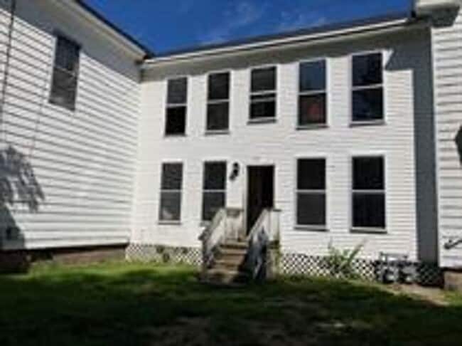 Building Photo - 21 Cross St Unit B